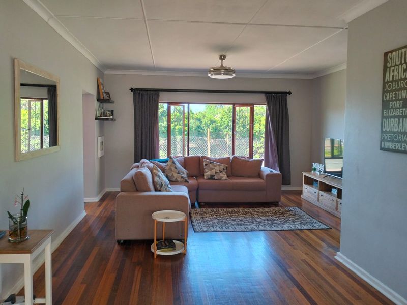 Spacious 4-Bedroom House for rental in Beacon Bay - Photo 3