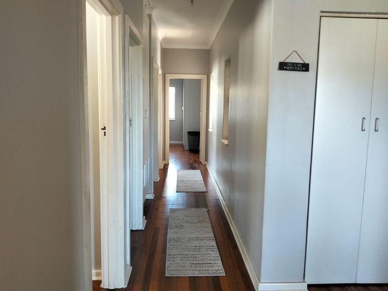 Spacious 4-Bedroom House for rental in Beacon Bay - Photo 9