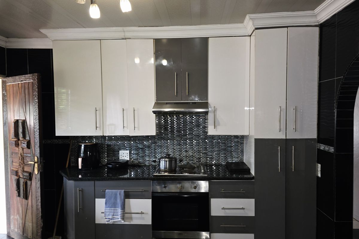 3 Bedroom Home with Flatlet, Lapa & Double Garage - Photo 3