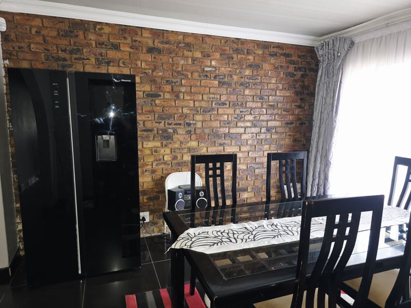 3 Bedroom Home with Flatlet, Lapa & Double Garage - Photo 8