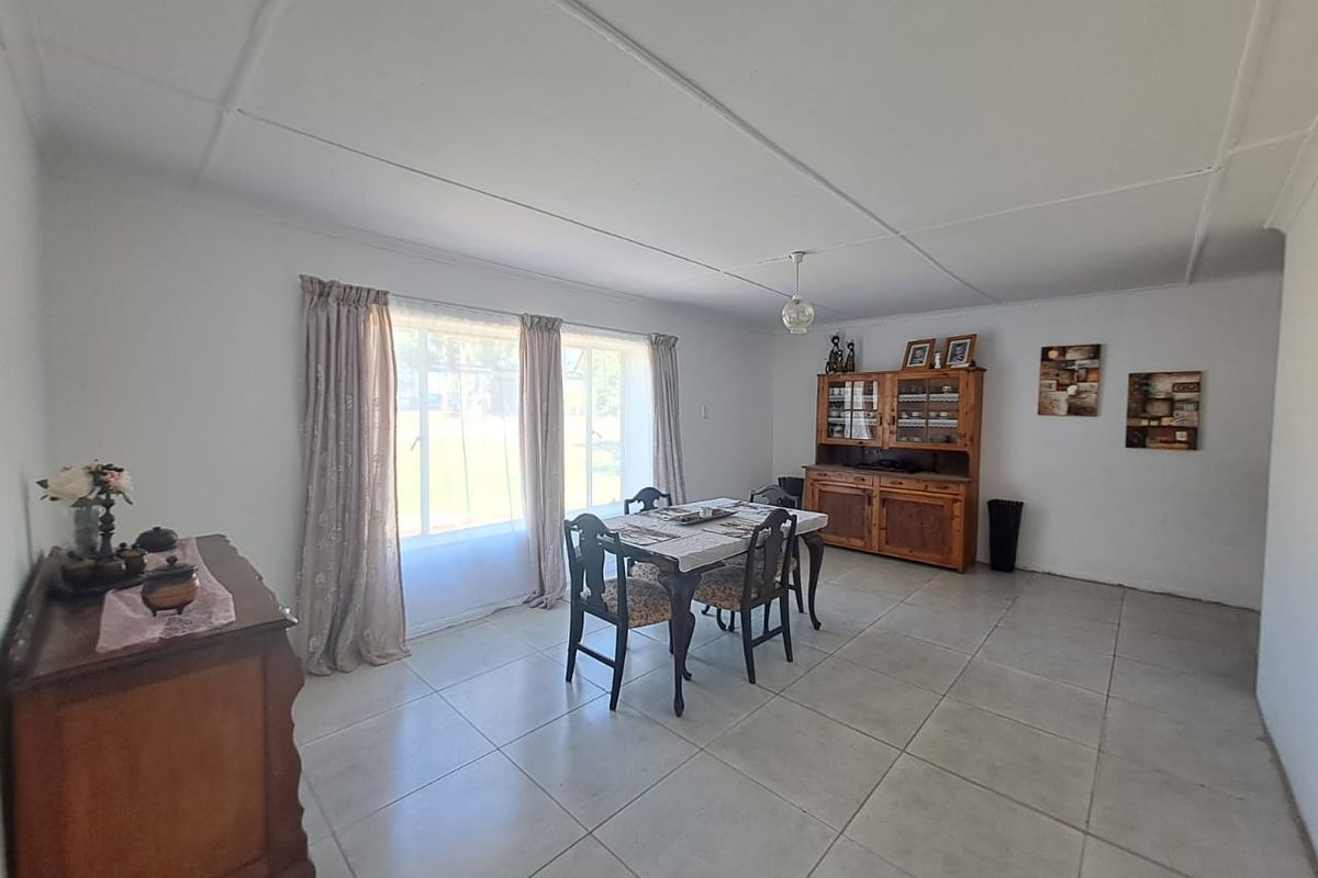 A Warm Family Home with Extra Space for Guests, Rentals, or Relaxation - Photo 4