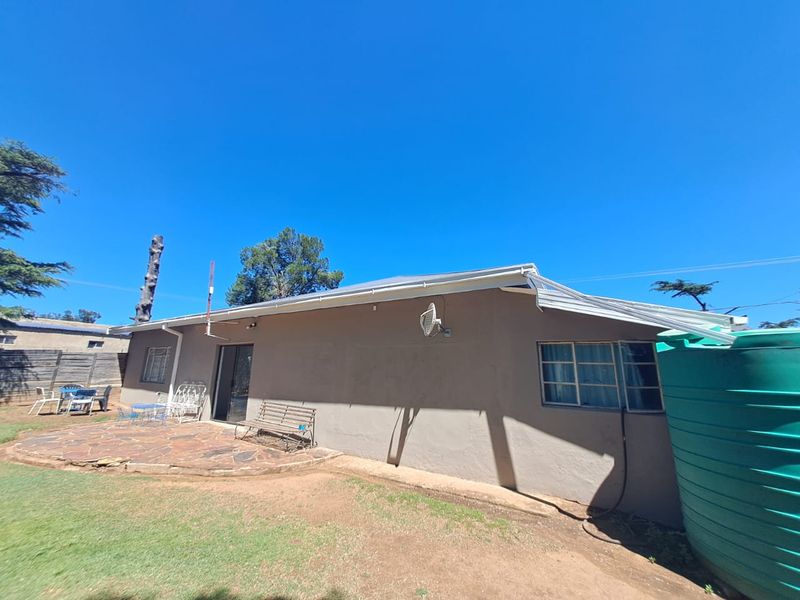 A Warm Family Home with Extra Space for Guests, Rentals, or Relaxation - Photo 2