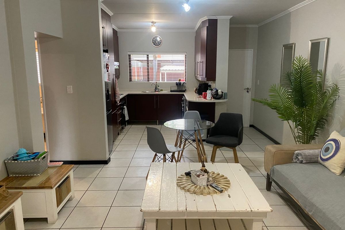 Beautiful & Spacious Ground Floor 1 Bedroom Apartment with Exceptional Lifestyle Features - Photo 4