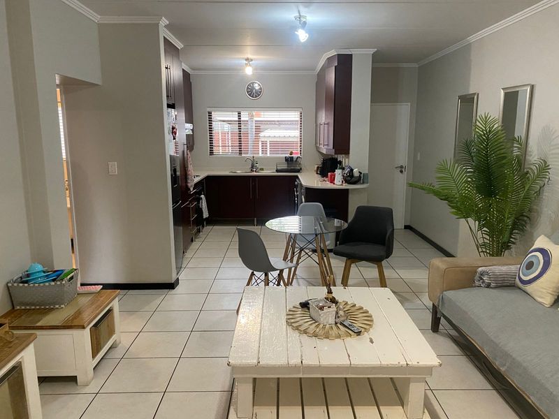 Beautiful & Spacious Ground Floor 1 Bedroom Apartment with Exceptional Lifestyle Features - Photo 4