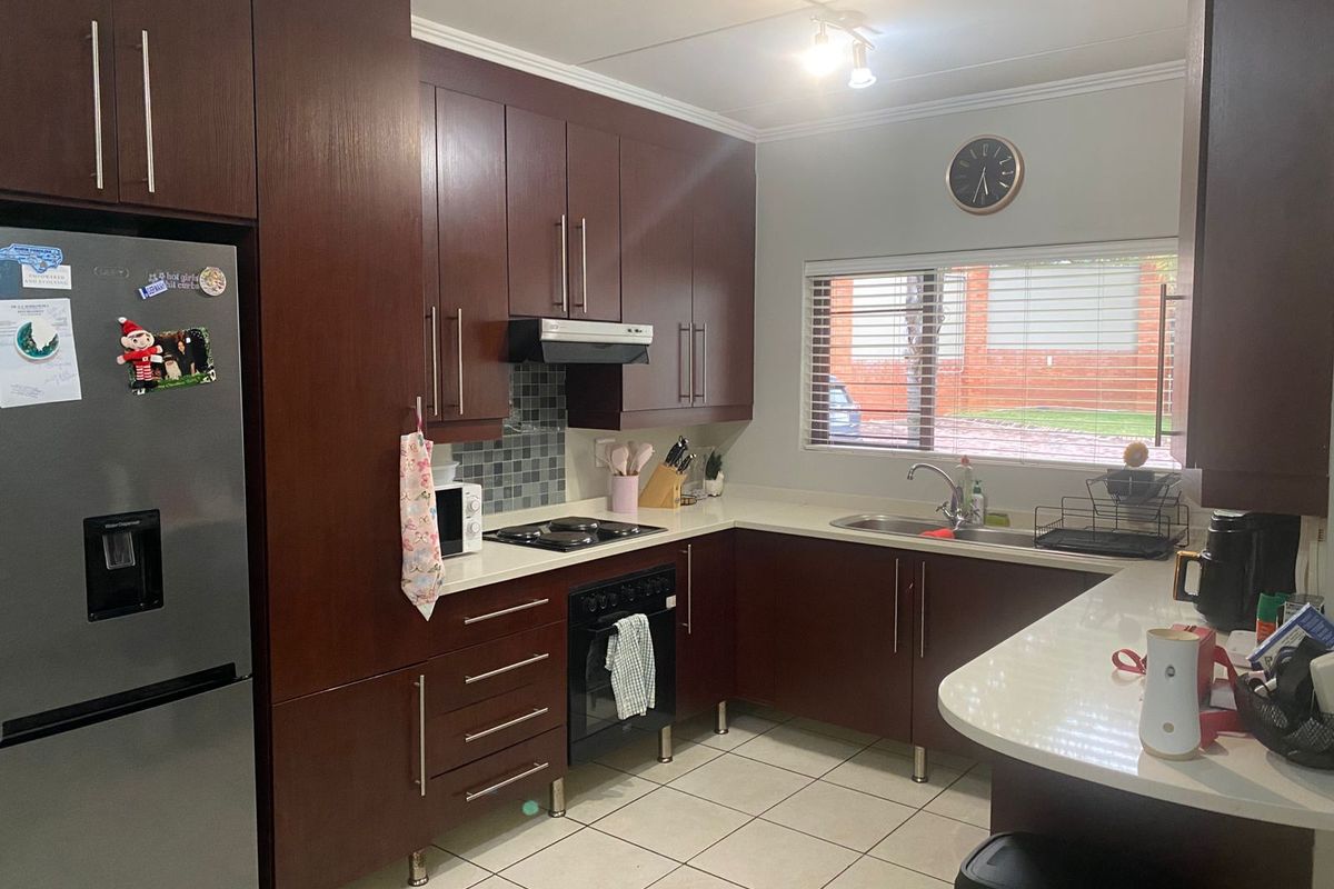 Beautiful & Spacious Ground Floor 1 Bedroom Apartment with Exceptional Lifestyle Features - Photo 5