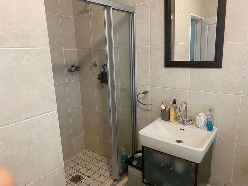 Beautiful & Spacious Ground Floor 1 Bedroom Apartment with Exceptional Lifestyle Features - Photo 9