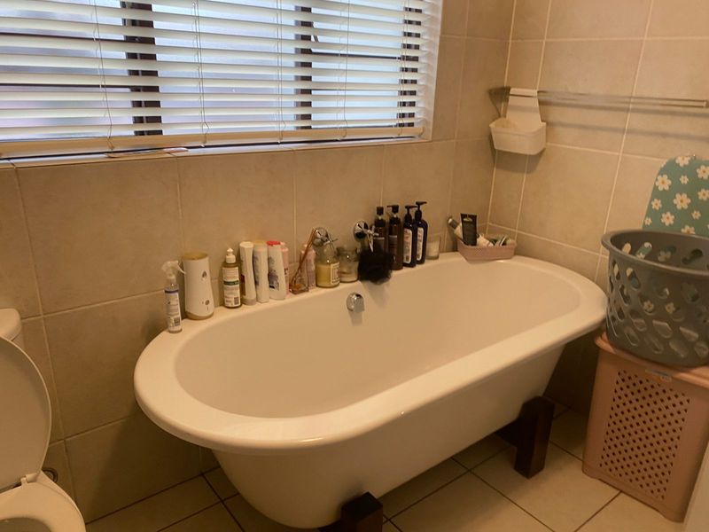 Beautiful & Spacious Ground Floor 1 Bedroom Apartment with Exceptional Lifestyle Features - Photo 10