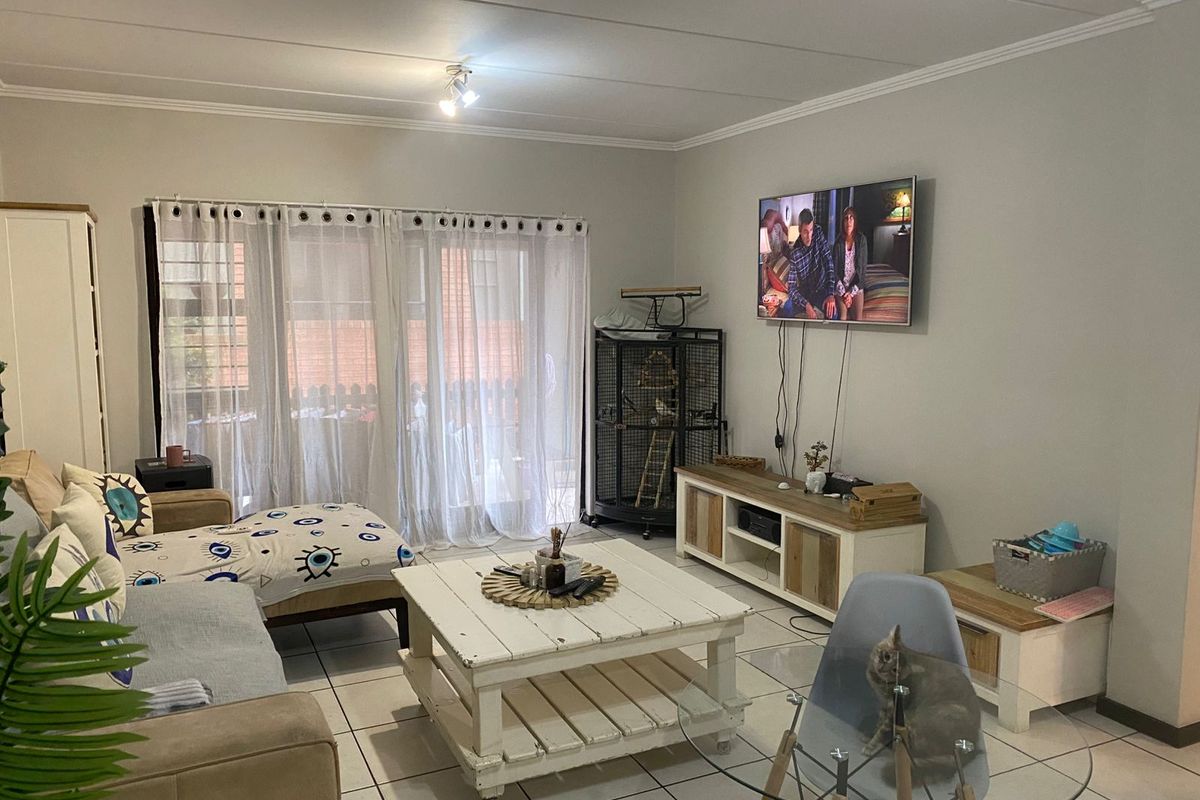 Beautiful & Spacious Ground Floor 1 Bedroom Apartment with Exceptional Lifestyle Features - Photo 3