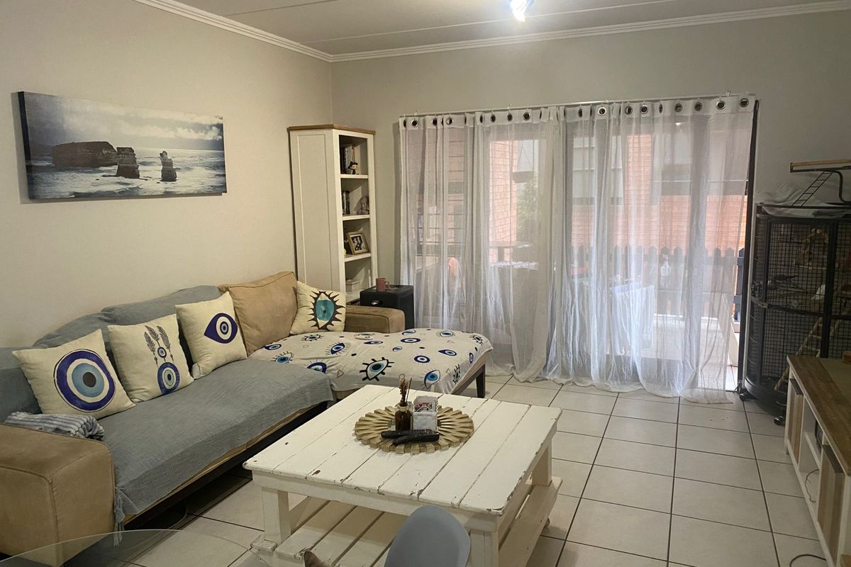 Beautiful & Spacious Ground Floor 1 Bedroom Apartment with Exceptional Lifestyle Features - Photo 2