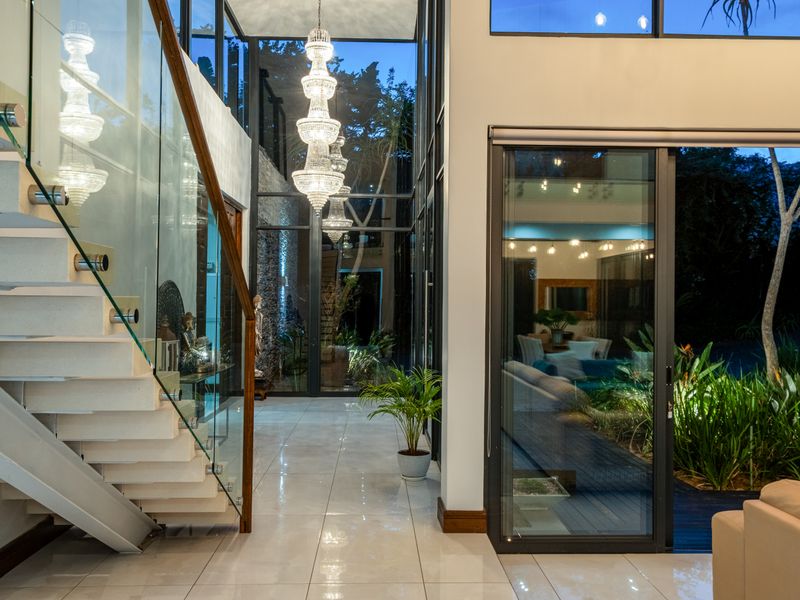 Luxury Family Residence In quiet Area - Photo 10