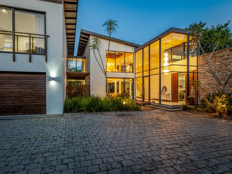 Luxury Family Residence In quiet Area - Photo 2