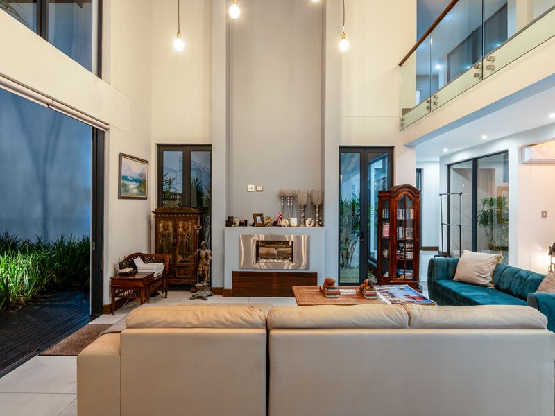 Luxury Family Residence In quiet Area - Photo 6