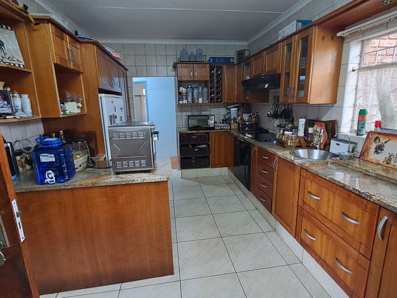 Spacious Family Home – Nature on Your Doorstep! - Photo 3