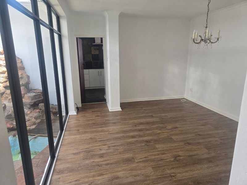 Elegant 4-Bedroom Family Home with Entertainment Spaces - Photo 10