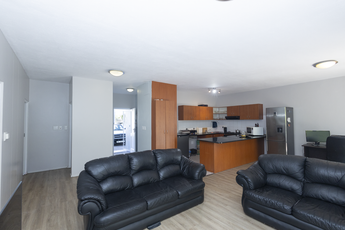 THREE BEDROOM GROUND FLOOR APARTMENT IN VUE DE LA RIVE - Photo 4