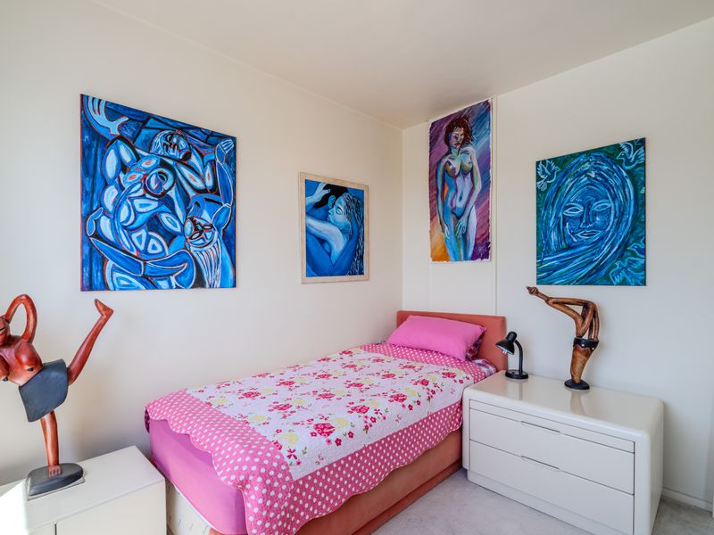 Furnished Two Bedroom Apartment with Ocean Views - Photo 8