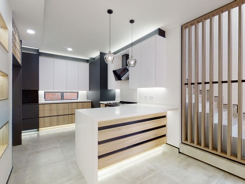 Luxury Modern Living Redefined – Never Lived In & Move In Ready on Leith road! - Photo 3