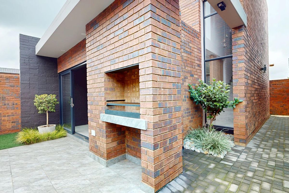 Luxury Modern Living Redefined – Never Lived In & Move In Ready on Leith road! - Photo 4