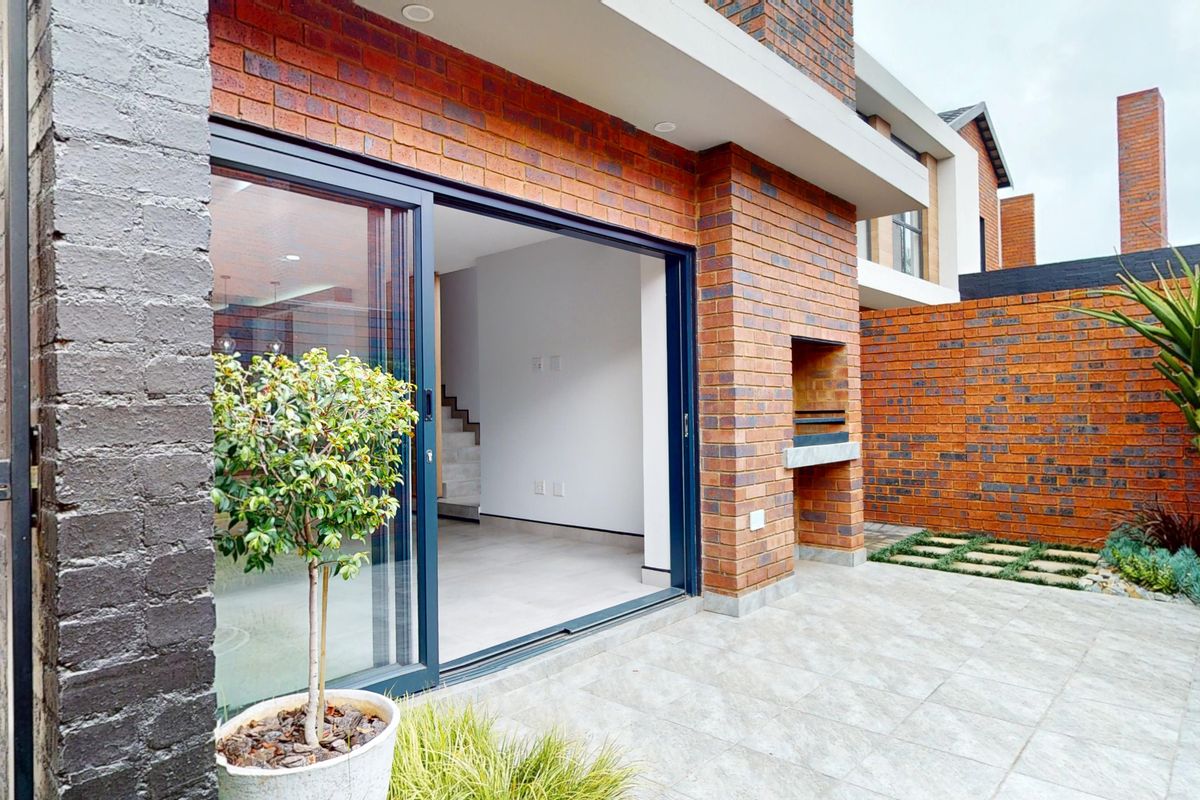 Luxury Modern Living Redefined – Never Lived In & Move In Ready on Leith road! - Photo 5