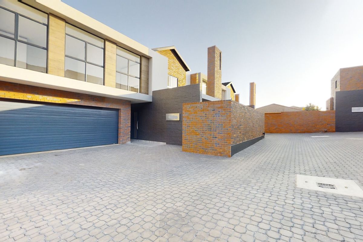 Luxury Modern Living Redefined – Never Lived In & Move In Ready on Leith road! - Photo 2