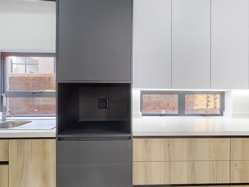 Luxury Modern Living Redefined – Never Lived In & Move In Ready on Leith road! - Photo 9