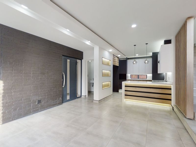 Luxury Modern Living Redefined – Never Lived In & Move In Ready on Leith road! - Photo 6