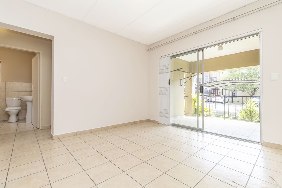 Newly Renovated Ground Floor 2 Bed 2 Bath Apartment For Sale - Photo 5