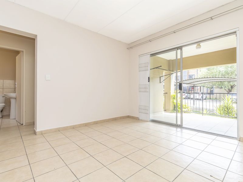 Newly Renovated Ground Floor 2 Bed 2 Bath Apartment For Sale - Photo 5