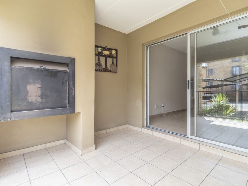 Newly Renovated Ground Floor 2 Bed 2 Bath Apartment For Sale - Photo 7