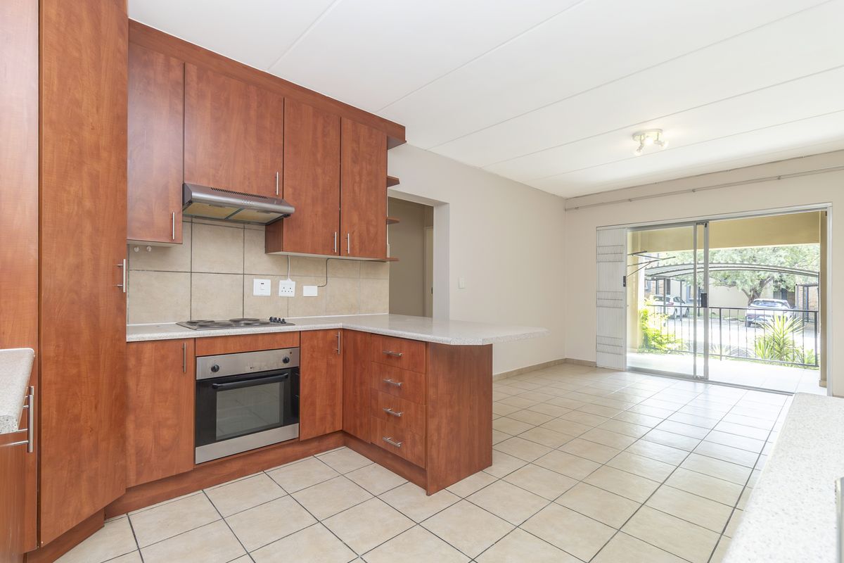 Newly Renovated Ground Floor 2 Bed 2 Bath Apartment For Sale - Photo 3