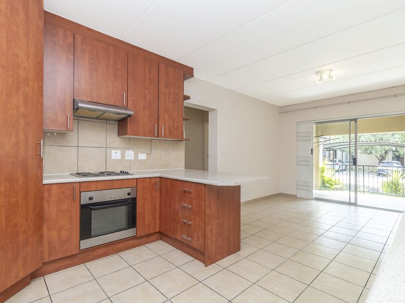 Newly Renovated Ground Floor 2 Bed 2 Bath Apartment For Sale - Photo 3