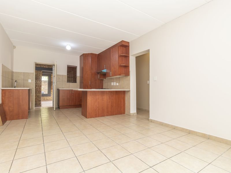 Newly Renovated Ground Floor 2 Bed 2 Bath Apartment For Sale - Photo 4