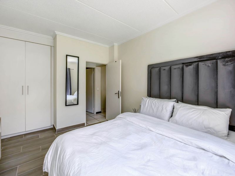 Modern 1 Bedroom Ground floor Apartment Located In Lonehill - Photo 9