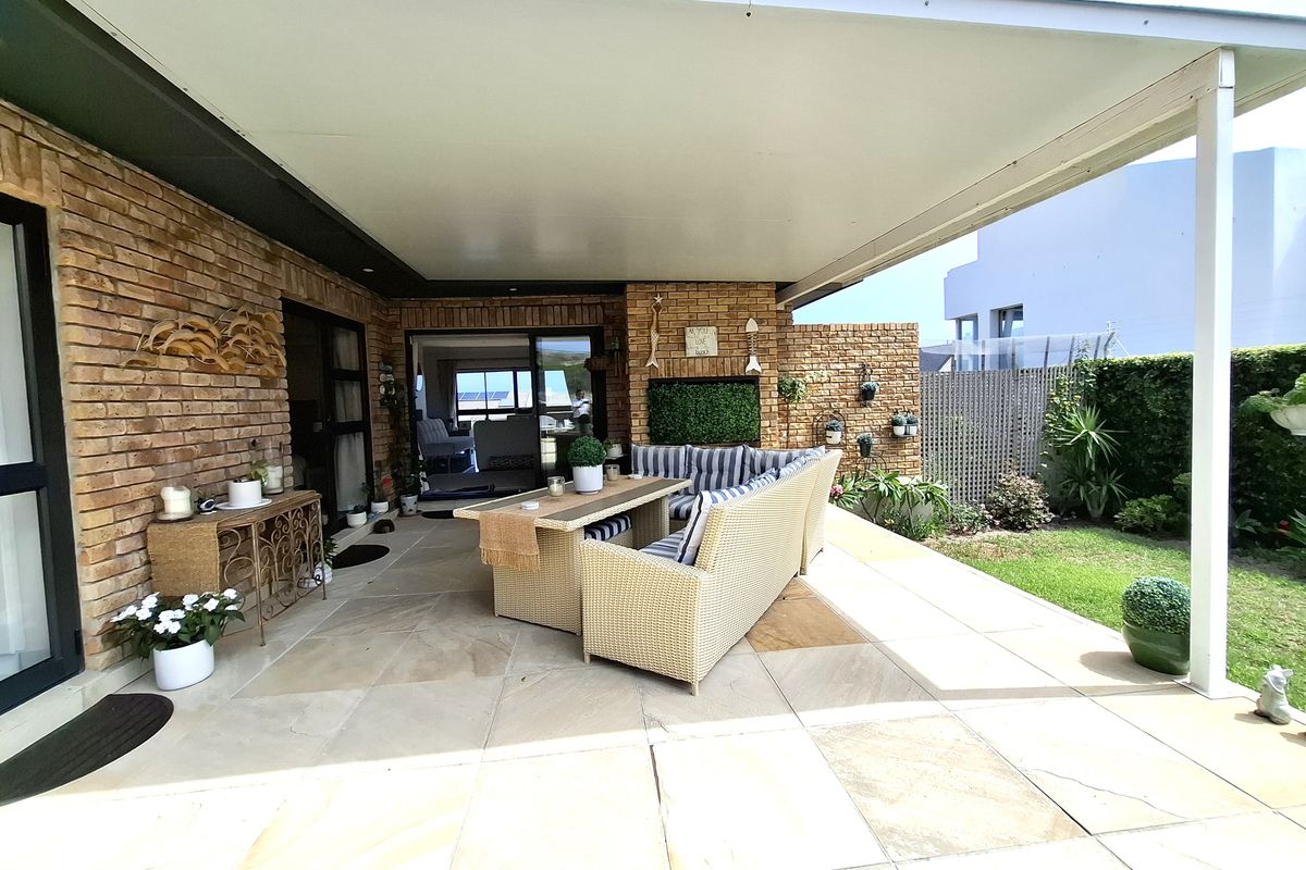 Modern Family Home with Sea & Mountain Views in The Hill, Bloubergstrand - Photo 2