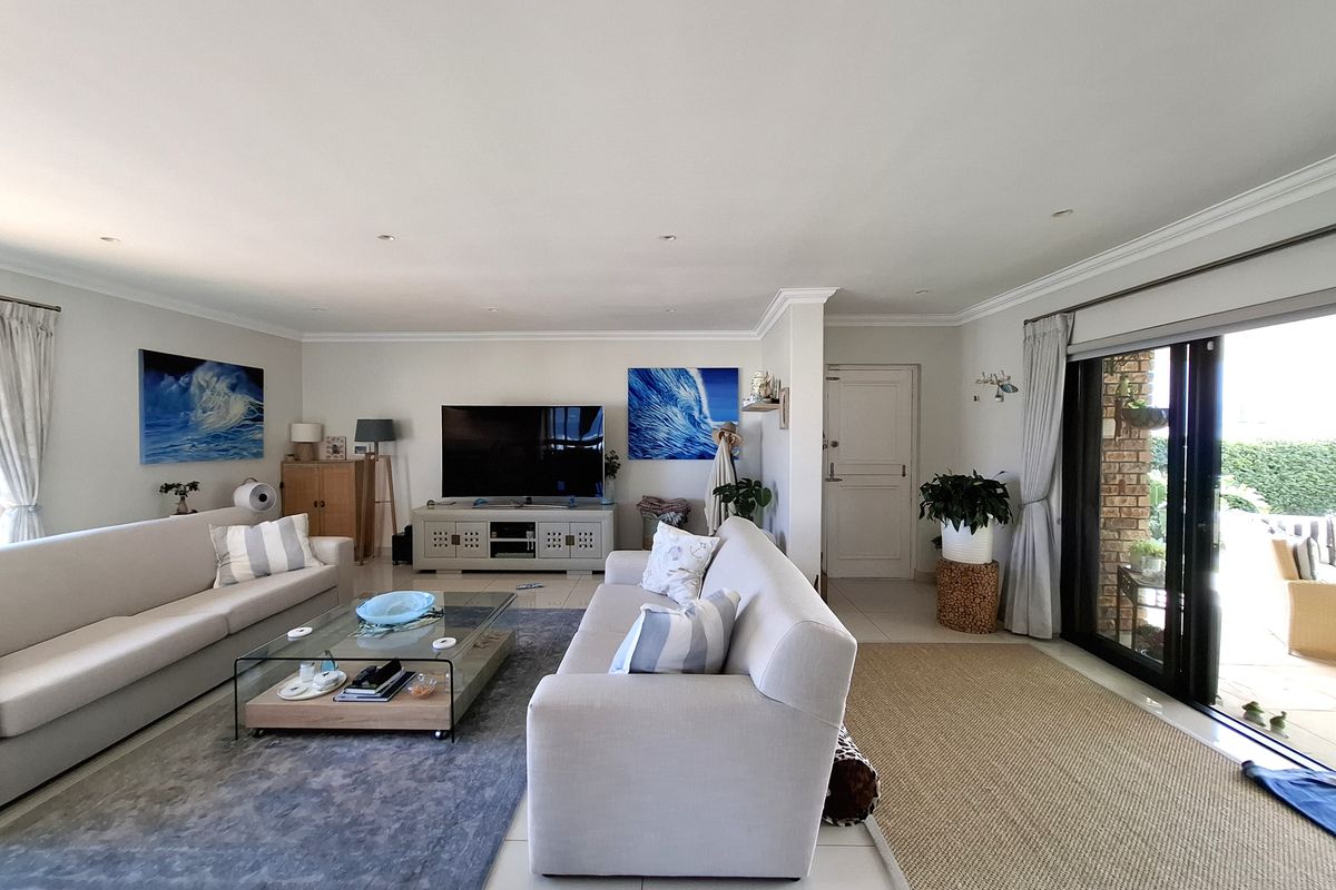 Modern Family Home with Sea & Mountain Views in The Hill, Bloubergstrand - Photo 3