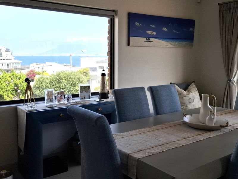 Modern Family Home with Sea & Mountain Views in The Hill, Bloubergstrand - Photo 10