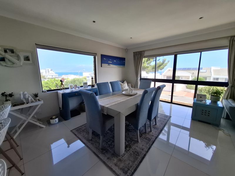 Modern Family Home with Sea & Mountain Views in The Hill, Bloubergstrand - Photo 9