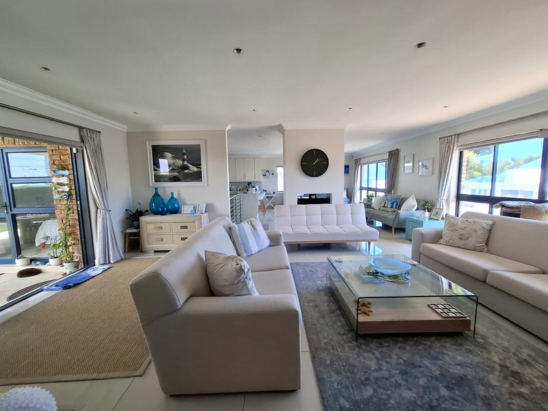 Modern Family Home with Sea & Mountain Views in The Hill, Bloubergstrand - Photo 5