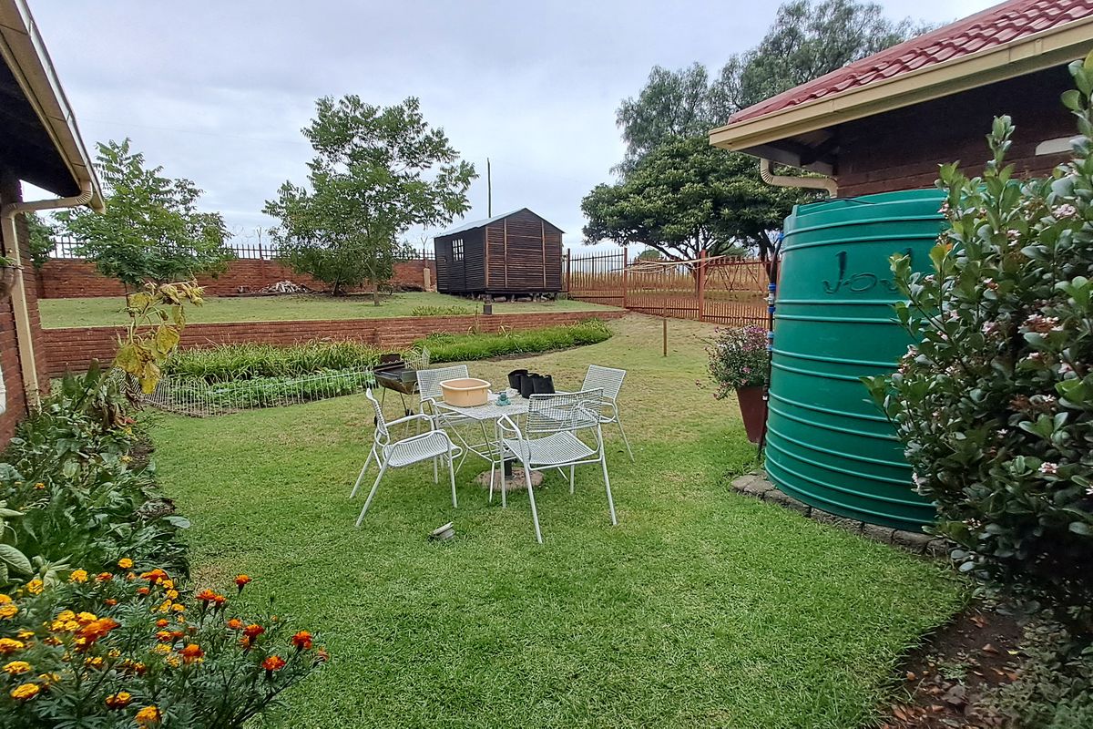 Warm & Welcoming Family Home with Space, Comfort and Country Charm in Leslie - Photo 4