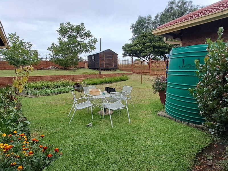 Warm & Welcoming Family Home with Space, Comfort and Country Charm in Leslie - Photo 4