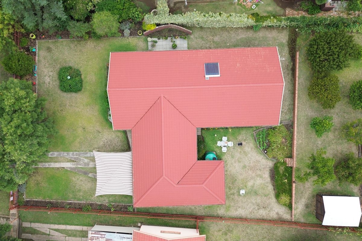 Warm & Welcoming Family Home with Space, Comfort and Country Charm in Leslie - Photo 2