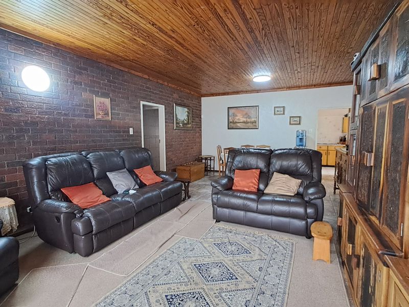 Warm & Welcoming Family Home with Space, Comfort and Country Charm in Leslie - Photo 8