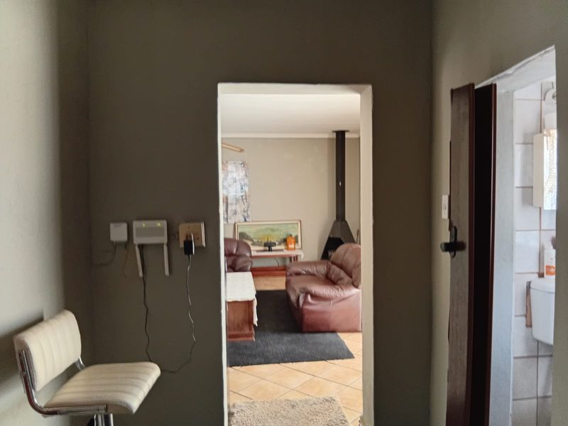 Well-maintained family home in a peaceful neighborhood. - Photo 10