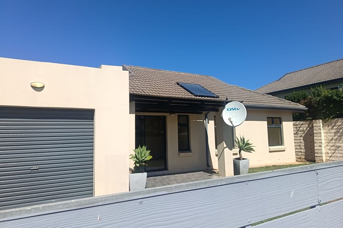 3 Bedroom 2 Bathroom house in Umlele Heights - Photo 2