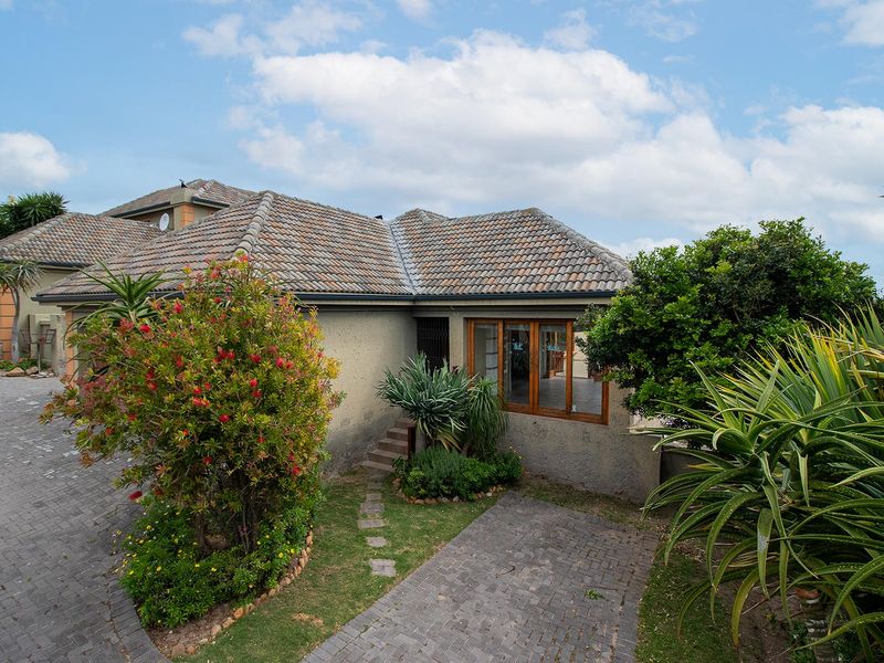 Three Bedroom Townhouse for Sale  on East Bank, Port Alfred - Photo 3