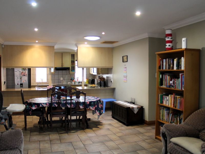 Three Bedroom Townhouse for Sale  on East Bank, Port Alfred - Photo 10