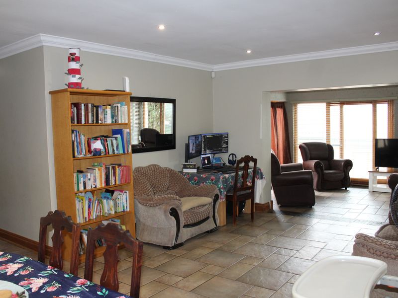 Three Bedroom Townhouse for Sale  on East Bank, Port Alfred - Photo 8