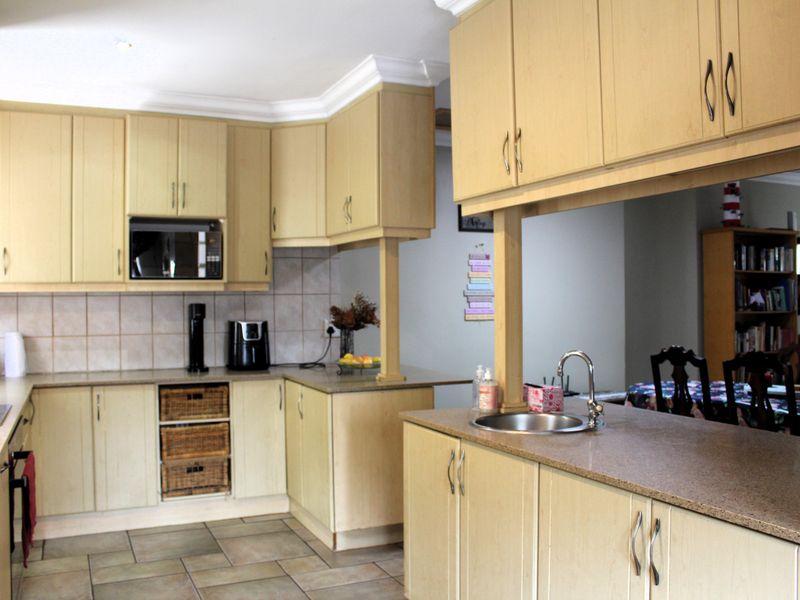 Three Bedroom Townhouse for Sale  on East Bank, Port Alfred - Photo 6