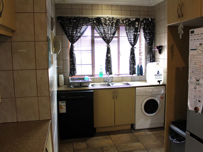 Three Bedroom Townhouse for Sale  on East Bank, Port Alfred - Photo 7