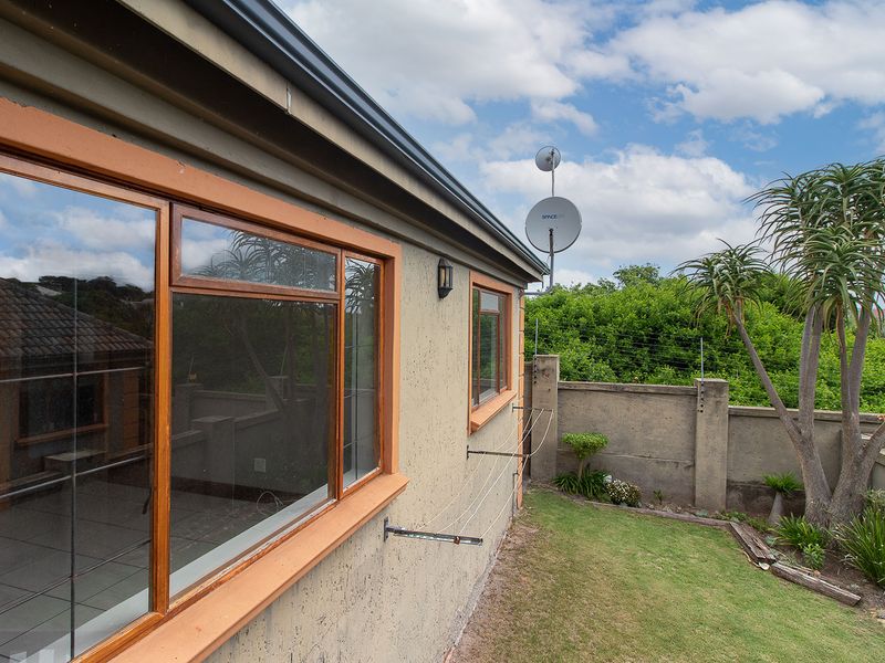 Three Bedroom Townhouse for Sale  on East Bank, Port Alfred - Photo 4